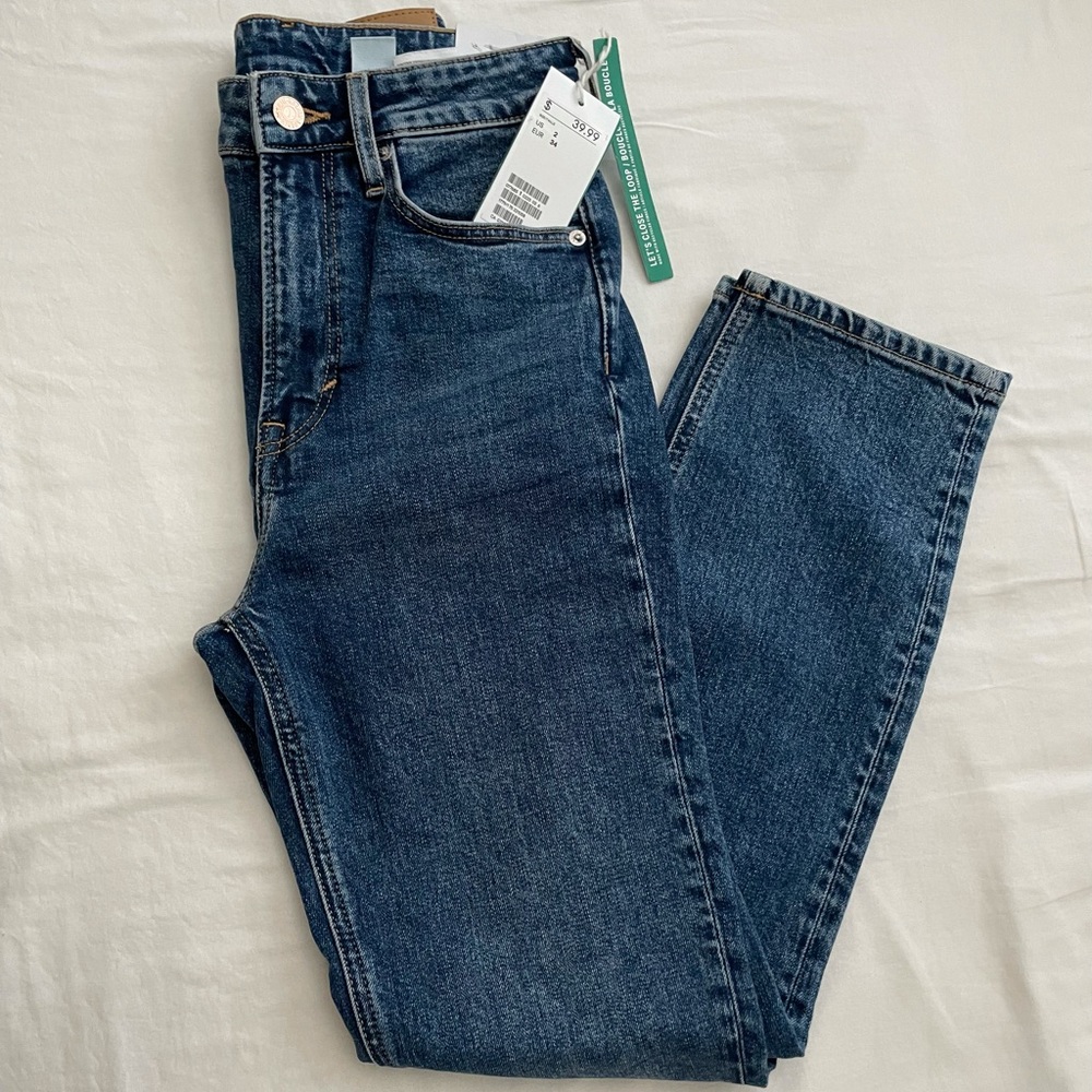 H&M High Waisted Jeans - Recycled Material!!